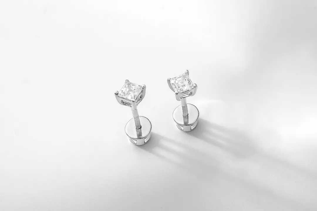 diamond-earrings